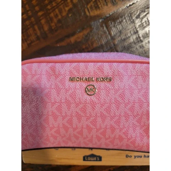 Michael Kors Pink Leather Small Cometic Bag Makeup Bag - Picture 2 of 10